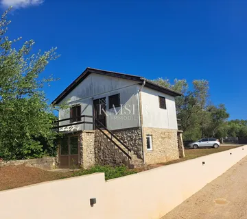 Krk, Brzac - samostojeća kuća sa novim projektom za rekonstrukciju - cover