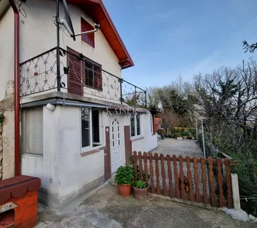 Bribir - mala kuća sa okućnicom i građevinskim zemljištem - Bribir, Vinodolska općina