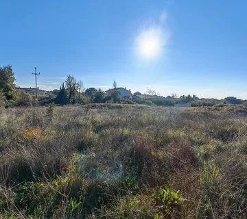 Istra, Pula-građevinsko zemljište 810 m² na mirnoj lokaciji