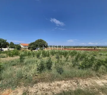 Istra, Poreč - građevinsko zemljište 3 km od mora - cover