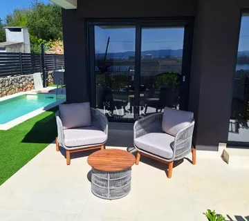 Otok Krk, Omišalj- moderan stan 67m2 samo 250m do mora - cover