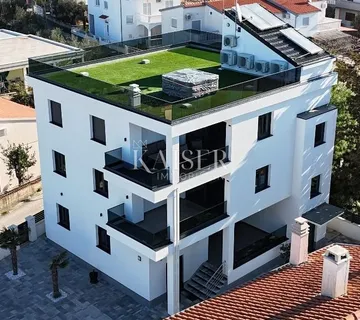 Trosobni penthouse sa krovnom terasom - Srima, Vodice  - cover