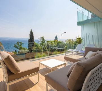 Opatija, stan 84m2 s garažnim mjestom i okućnicom - cover