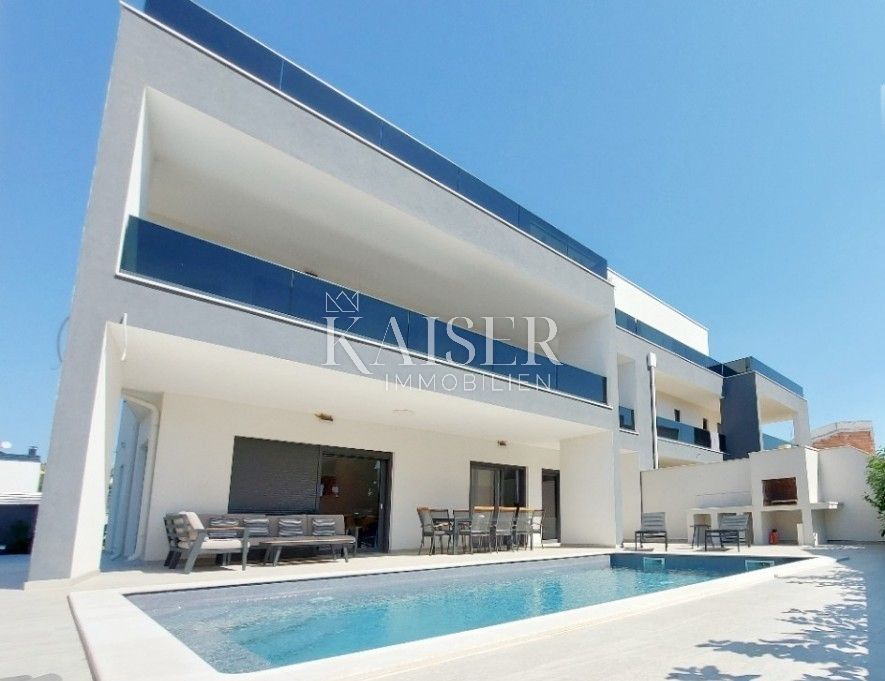 Istra - Poreč, moderna vila sa teretanom, jacuzzijem i saunom blizu mora - cover