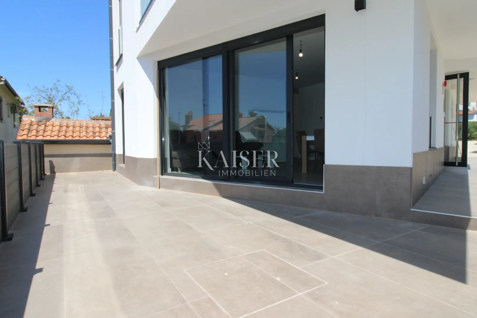 Istra, Poreč- moderan stan 90m2 s okućnicom, 400m od plaže  - cover