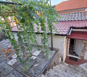 Opatija, samostojeća kuća s vrtom u blizini centra - cover