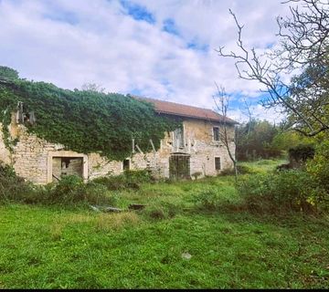 Istra, Oprtalj - građevinsko zemljište 4500 m2 s dvije kamene kuće - cover