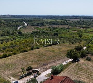 Istra, Buje - građevinsko zemljište, 1036m2, top lokacija - cover
