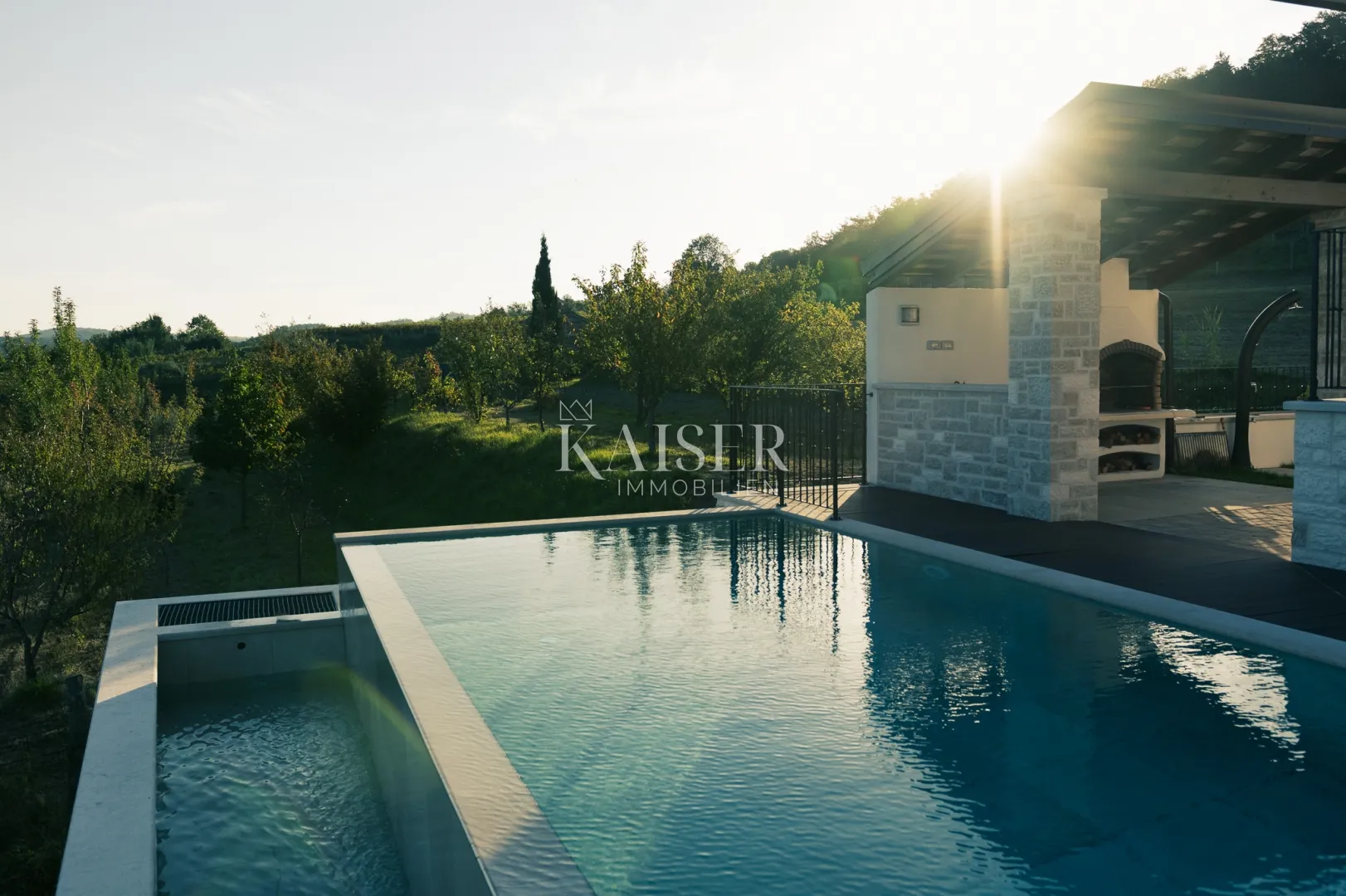 Momjan, Istra, luksuzna oaza na brežuljcima čarobnog Momjana - cover