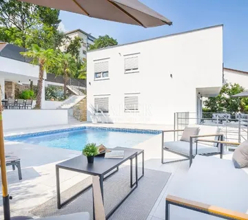 Opatija, obiteljska kuća s bazenom i pogledom u blizini centra - cover