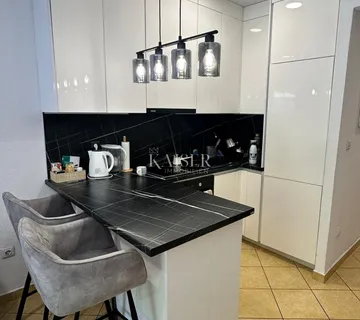 Labin, Raša - 2S+DB, 48 m2 s okućnicom - cover