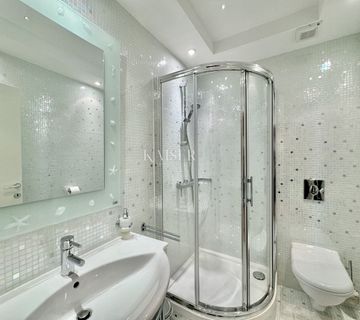 Opatija, Ičići – Trosoban stan s garažom 250 m od mora - cover