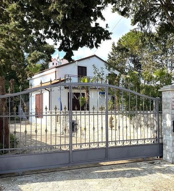 Mali Lošinj, Nerezine - prekrasna autentična kuća samo 100 m od plaže - cover