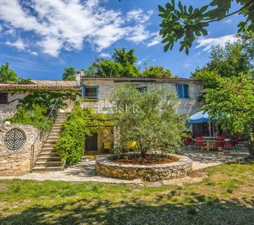 Pula, Istra- jedinstvena vila 258m2 s okućnicom 2459m2 - cover