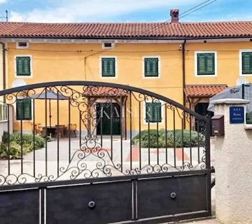 Istra, Marčana- adaptirana kuća u nizu s prostranim dvorištem  - cover