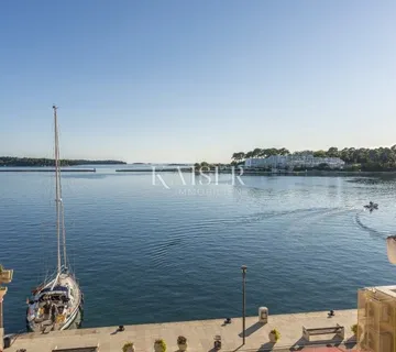 Istra, Poreč - stan prvi red do mora - cover