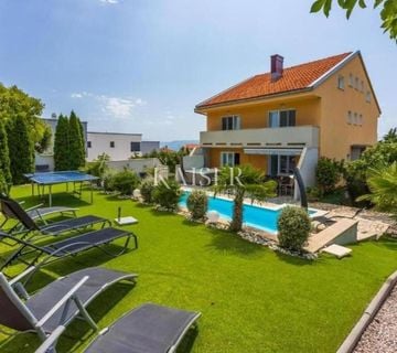 Crikvenica - kuća sa 12 spavaćih soba na mirnoj lokaciji - cover