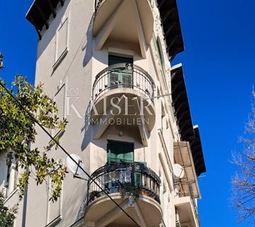Opatija, centar trosobni komforni stan u austrougarskoj vili s pogledom na obalu i more - cover