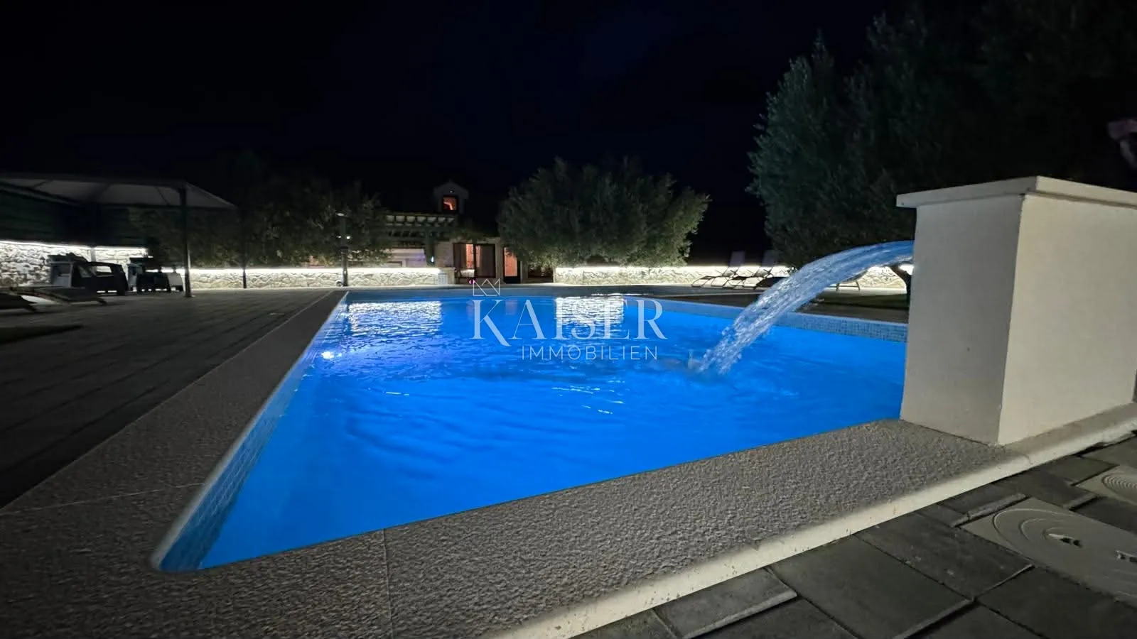 Vodice- ekskluzivna samoodrživa kuća s bazenom - cover