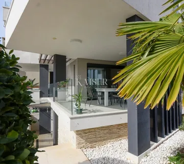 Zadar- Ekskluzivan stan 130 m² s panoramskim pogledom na more,150m od plaže - cover