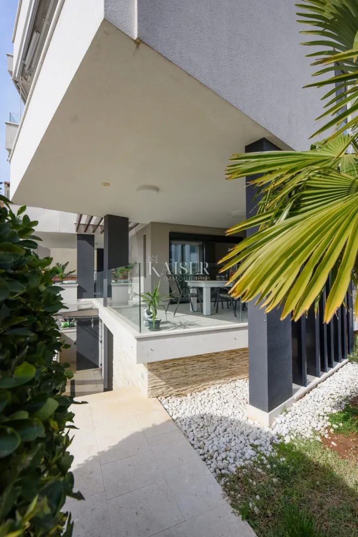 Zadar- Ekskluzivan stan 130 m² s panoramskim pogledom na more,150m od plaže - cover