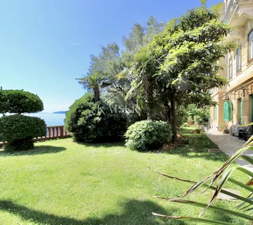 Opatija, Lovran – Stan 120 m2, prvi red do mora s privatnom plažom  - cover