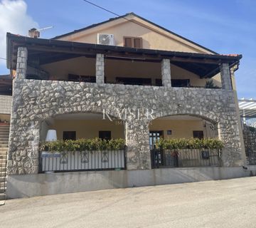 Krk, Malinska - prekrasna kamena kuća prvi red do mora - cover