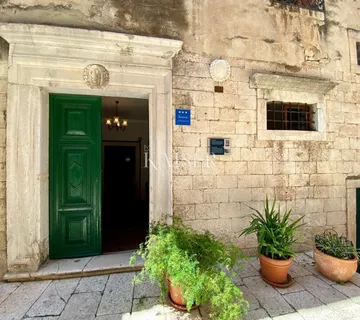 Šibenik, Stari grad - Stan s kraljevskim pedigreom i tajnim prolazom 108m2 - cover