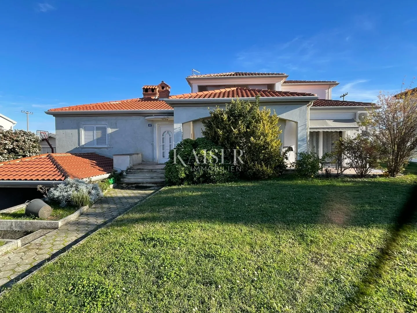 Istra, Umag - okolica: namještena kuća 200m2 sa dva stana i velikom okućnicom 500m2  - cover