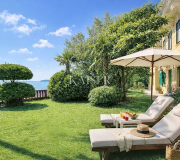 Opatija, Lovran – Stan u povijesnoj vili u prvoj liniji uz more, direktan pristup moru - cover