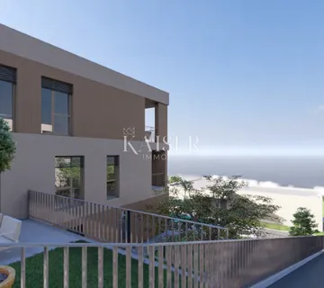  Kostrena, Glavani - četverosobni stan s bazenom i okućnicom u novogradnji - cover