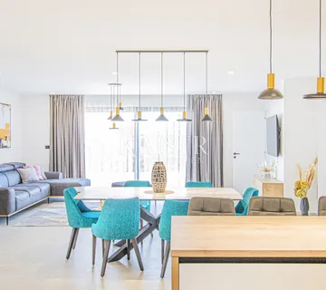 Opatija, Pobri – Luksuzan troetažni stan s okućnicom i bazenom za najam (B) - cover