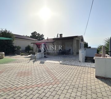 Otok Krk, okolica Dobrinja, samostojeća kuća 150 m2 - cover