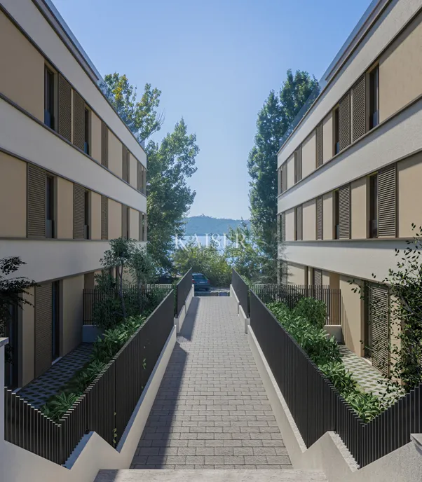 Kaštel Sućurac, Split - Luksuzan trosoban stan S4 s pogledom na more, prvi red do mora - cover