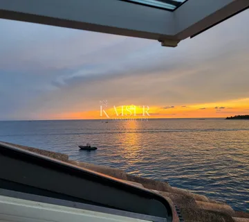 Istra, Rovinj- stan 63m2 prvi red do mora - cover