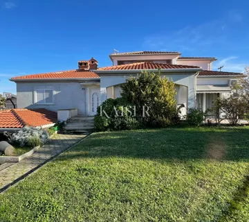 Istra, Umag - okolica: namještena kuća 200m2 sa dva stana i velikom okućnicom 500m2  - cover