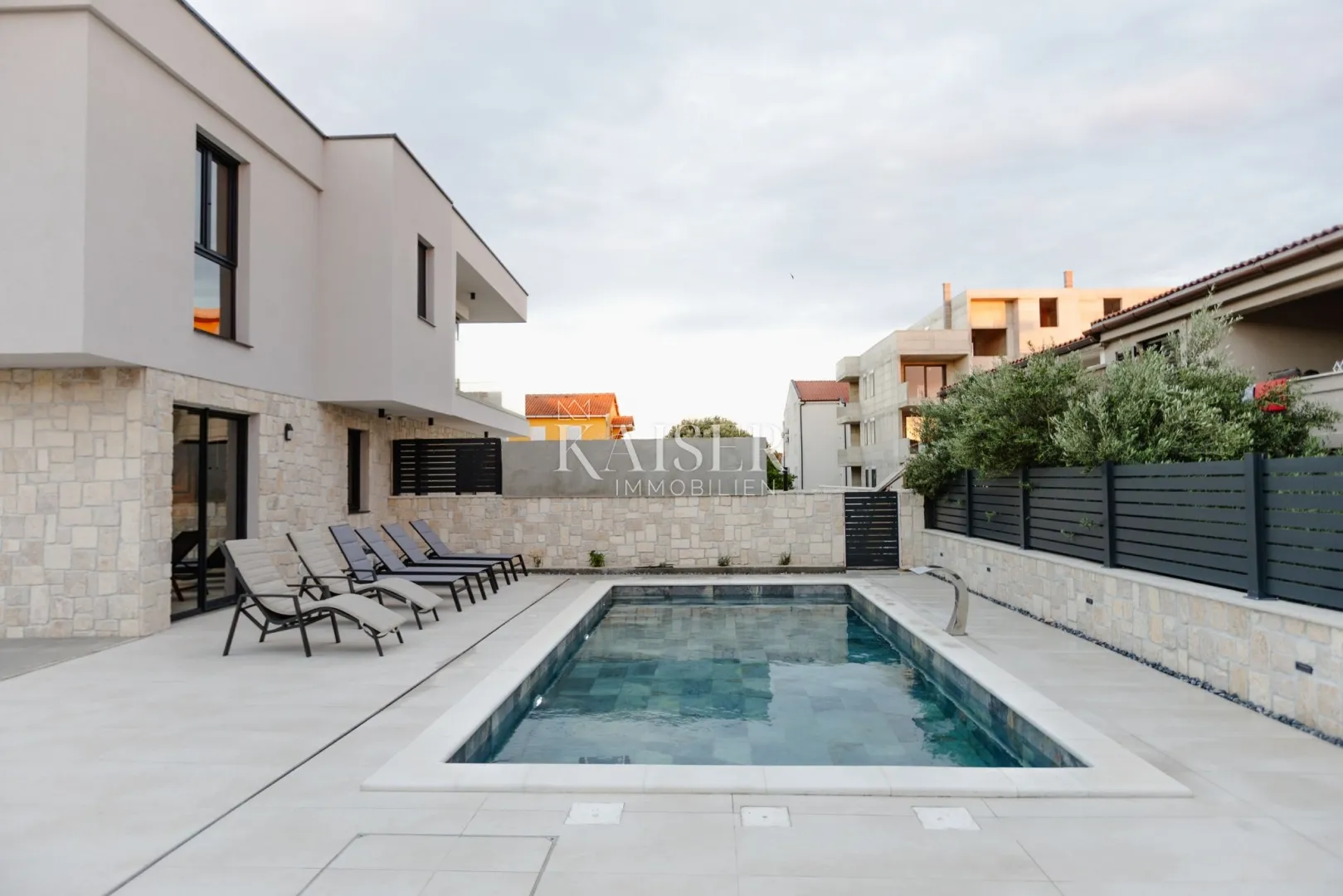 Otok Pag - novoizgrađena kuća 300 m od mora - cover