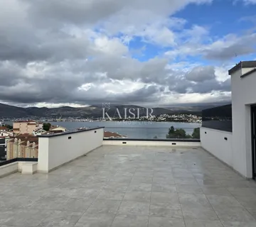 Okrug Gornji, Čiovo - Luksuzni penthouse s krovnom terasom i panoramskim pogledom na more - cover