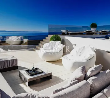 Zadar, Petrčane. Stan na 2.katu sa krovnom terasom s bazenom - cover