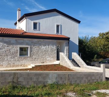 Istra, Poreč, samostojeća kuća s bazenom - cover