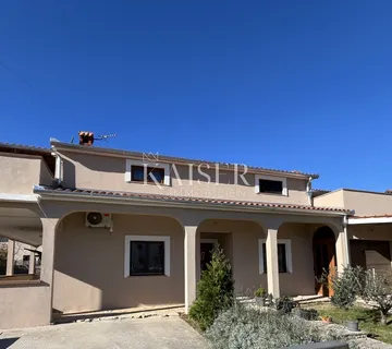 Istra, Loborika - samostojeća kuća s dva stana i bazenom - cover