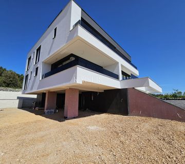 Krk - stan u urbanoj villi, 92m2, pogled na more - cover