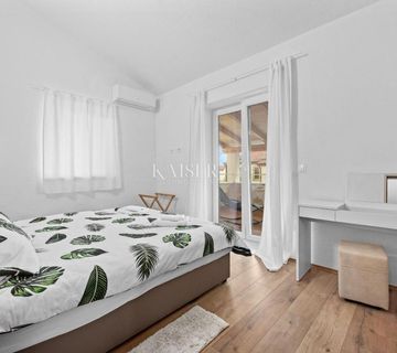 Svetvinčenat - rustikalna vila s bazenom, 160 m2 - cover