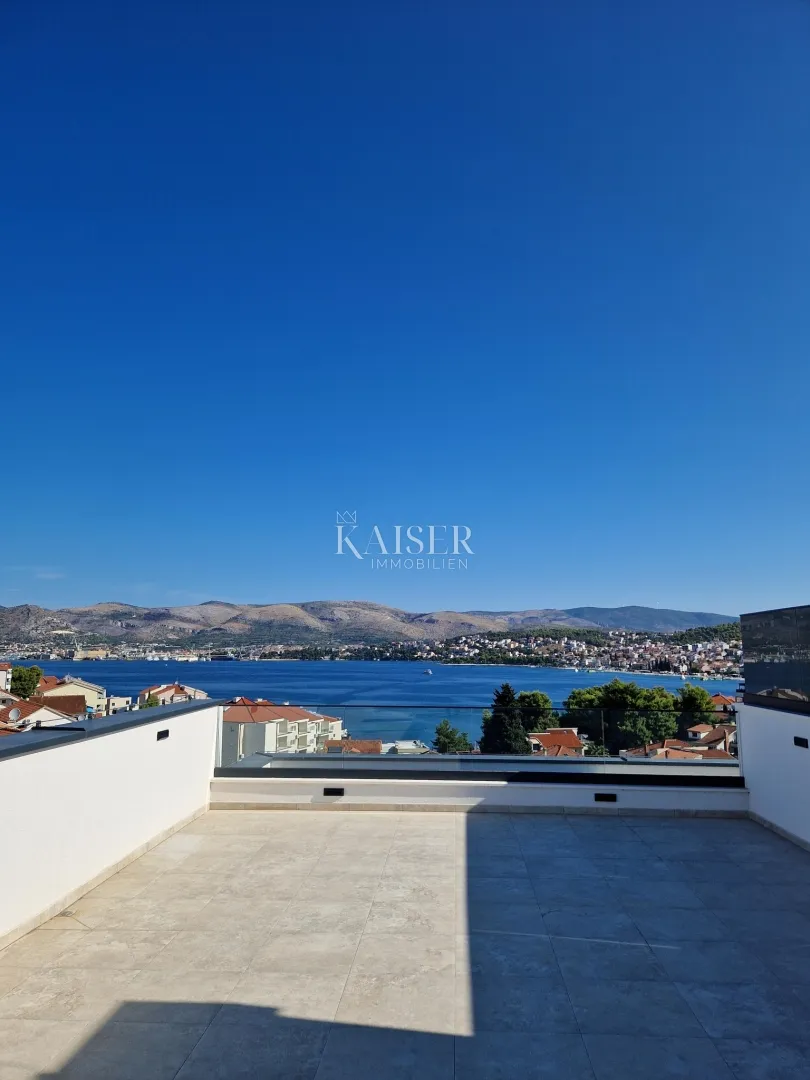 Okrug Gornji, Čiovo - Luksuzni penthouse s krovnom terasom i panoramskim pogledom na more - cover