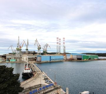 Istra, Pula- stan za adaptaciju 95m2 prvi red do mora - cover