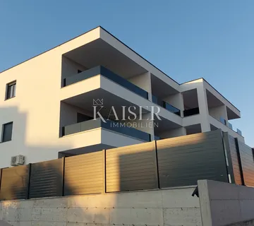 Istra, Novigrad - dvosoban stan sa dnevnim boravkom, 66m2, drugi kat sa prekrasnim pogledom - cover