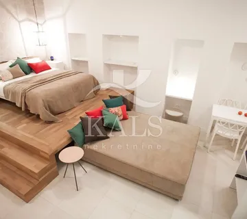 PRODAJA, SPLIT, CENTAR, 31 m2, GARSONIJERA - cover