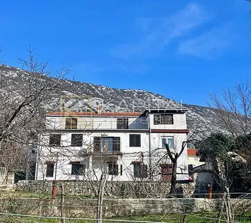 Kuća Drivenik 3 stana 400m2 s+p+1 velika okućnica! - Drivenik, Vinodolska općina