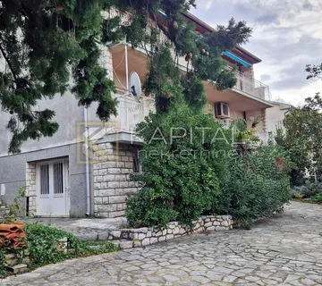 Selce, samostojeća kuća s velikom okućnicom - Selce, Crikvenica