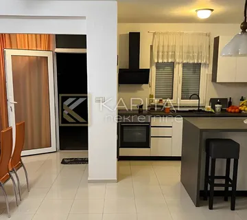 Stan Kostrena 2s+db 64m2 prizemlje terasa 225.000€ - Glavani, Kostrena